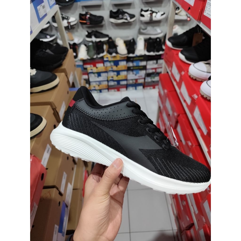 BIG SALE DIADORA NEVAN BLACK/DARK GREY RUNNING ORIGINAL RINGAN EMPUK ORIGINAL PT MAP
