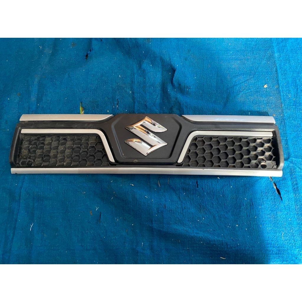 Grill gril lambang depan Suzuki Futura 2017 original