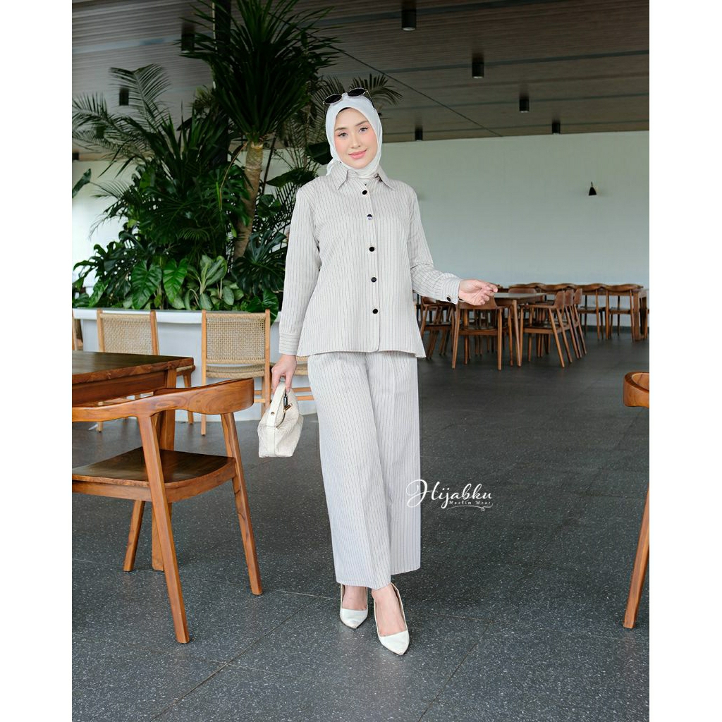 HIJABKU Simma One Set Celana 2in1 - Setelan Wanita Dewasa Semi Wool Salur