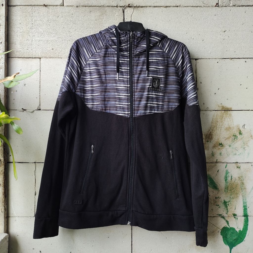 Black Yak Neo Casual Hoodie Sweater