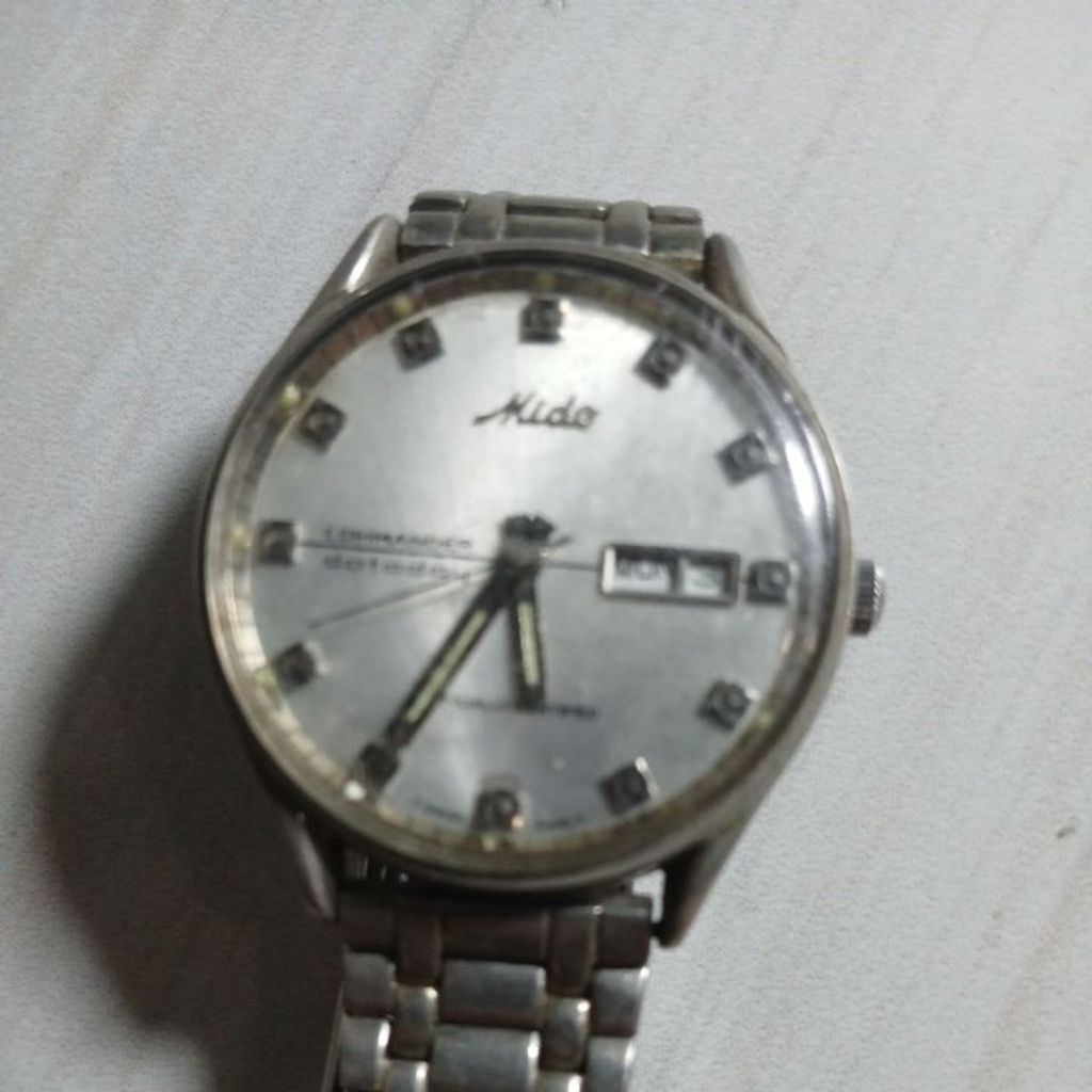 Jam tangan Mido Comander da to day automatic and manual winding in sya Alloh original  mido tanggal 