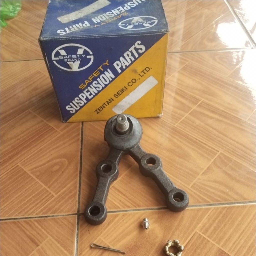 ball joint bawah daihatsu hijet 55 s10p