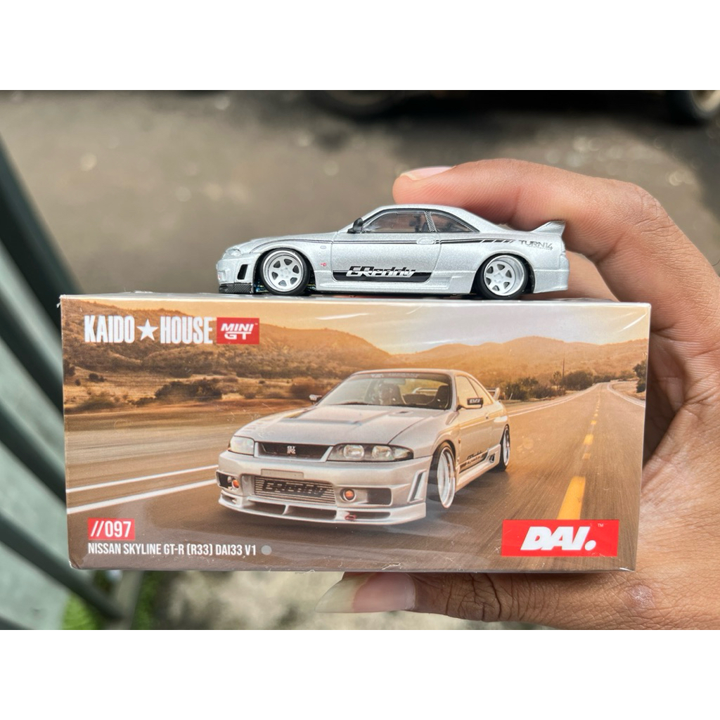 MINI GT KHMG097 Nissan Skyline GT-R (R33) DAI33 V1