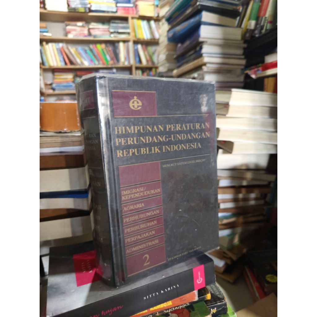 buku original + himpunan peraturan perundang undangan republik Indonesia menurut sistem engelbrecht 