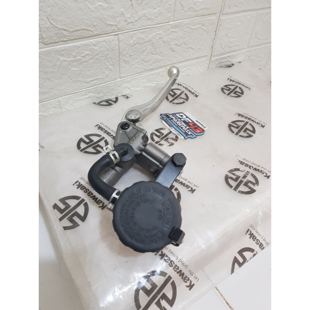 Master rem depan KTC axial original (second)