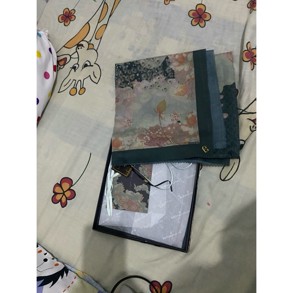 preloved buttonscarves x disney