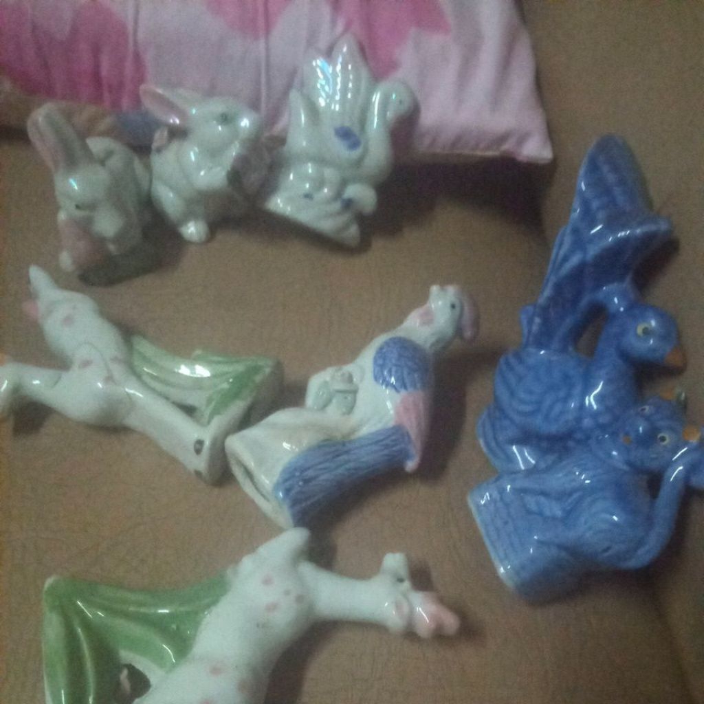 Patung keramik kecil hiasan pajangan