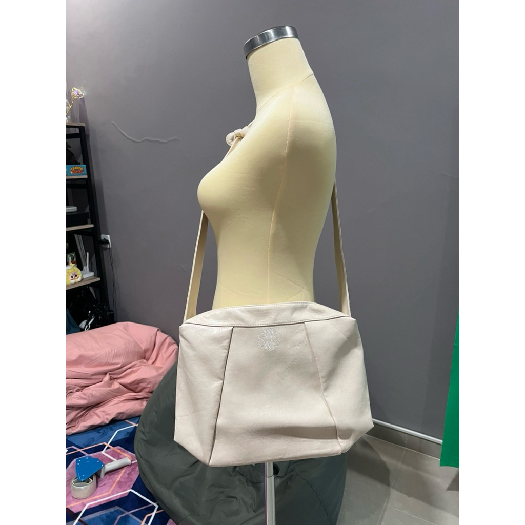 TAS NICK NICOLE SELEMPANG IVORY