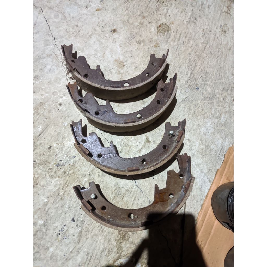 kampas rem belakang L300 bensin