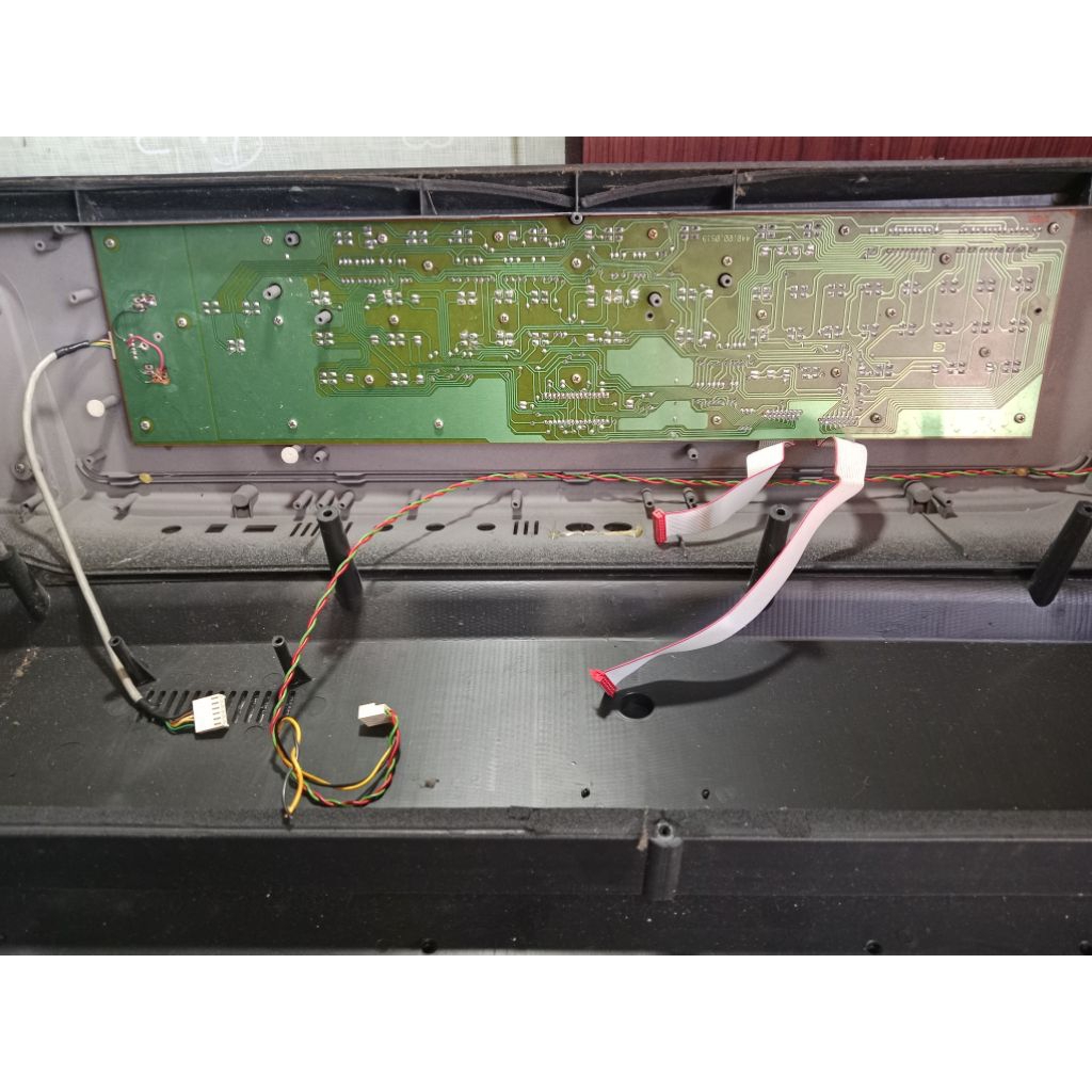Kesing atas bawah Keyboard roland E-16 + pcb tombol" ldan lcd kondisi Normal sudah lengkap dgn kabel