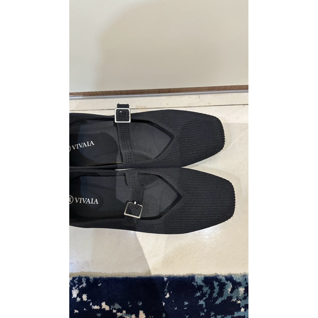 Vivaia Black Flat Shoes