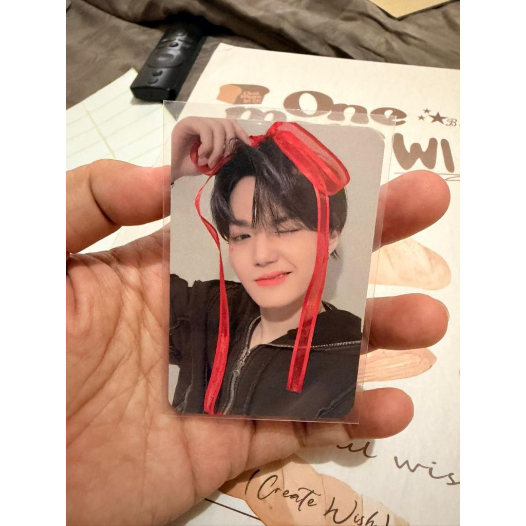 photocard OFFICIAL TREASURE DOYOUNG MD hyundai pita merah
