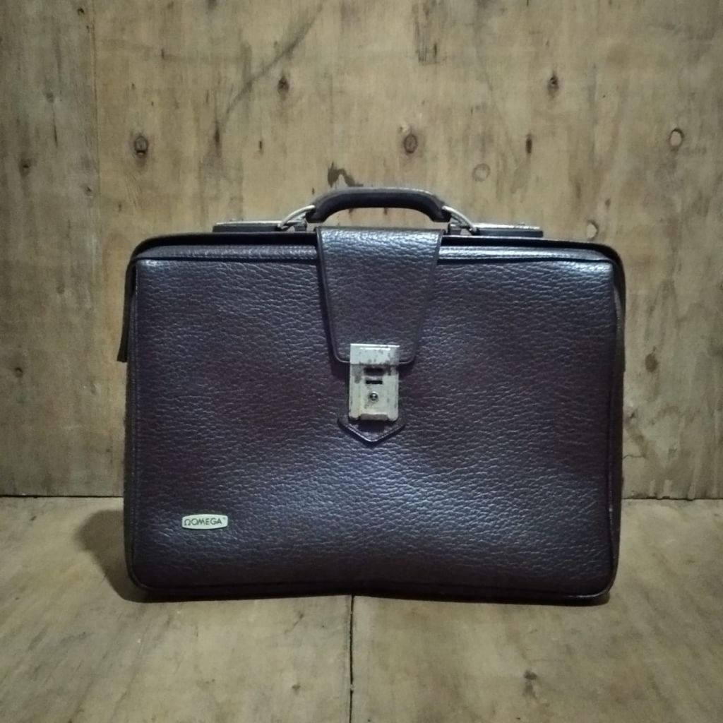 Tas kulit Merk omega jadul vintage antik lawas kuno