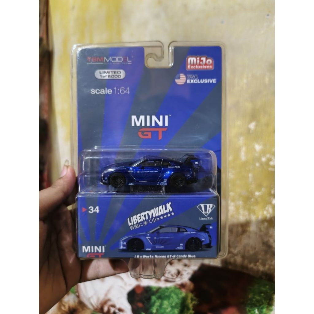 MiniGT 34 LBWK R35 Candy Blue