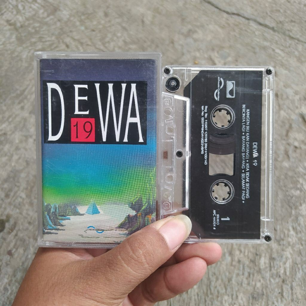 Kaset Pita Dewa 19 - Self Titled (Maxell)