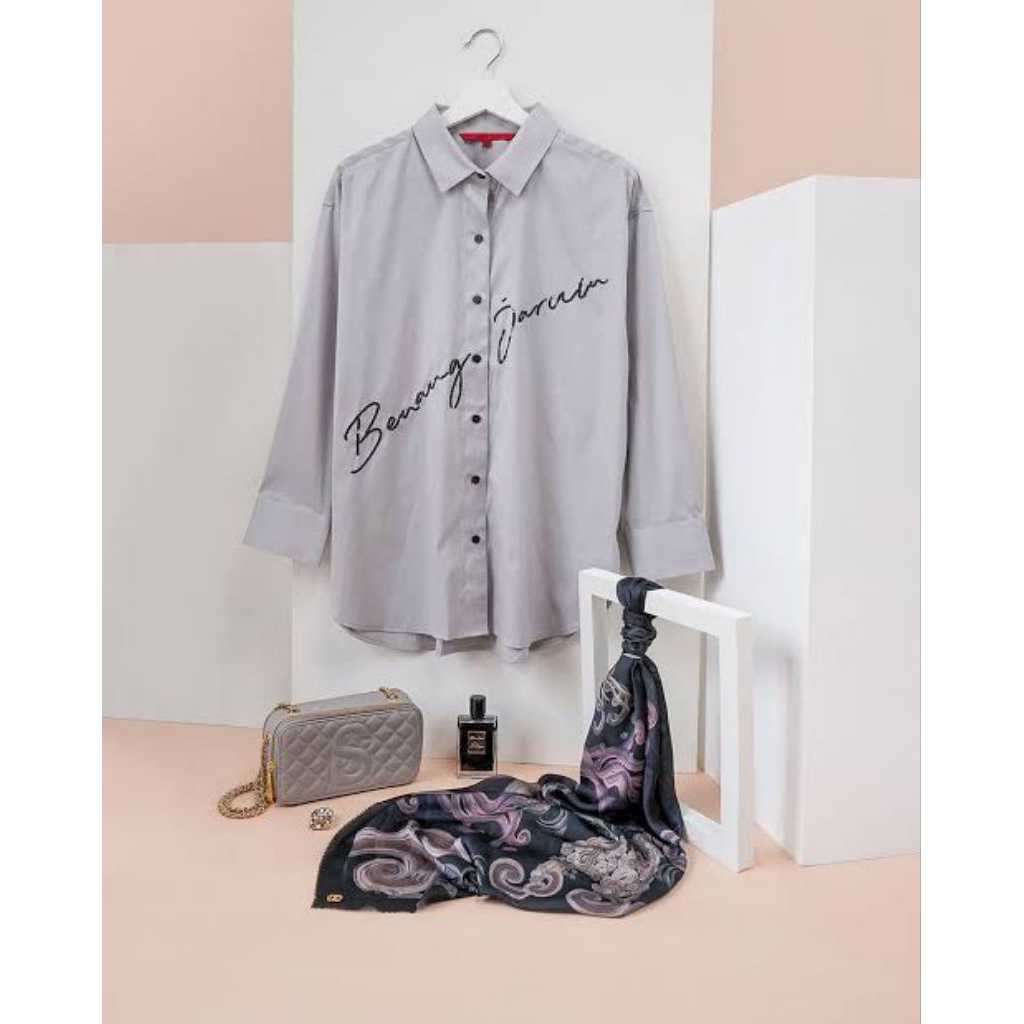 PL Benang Jarum Logo Sequin Shirt Grey