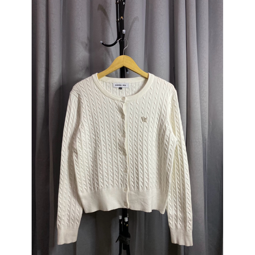 Cable Knit Broken white General Idea