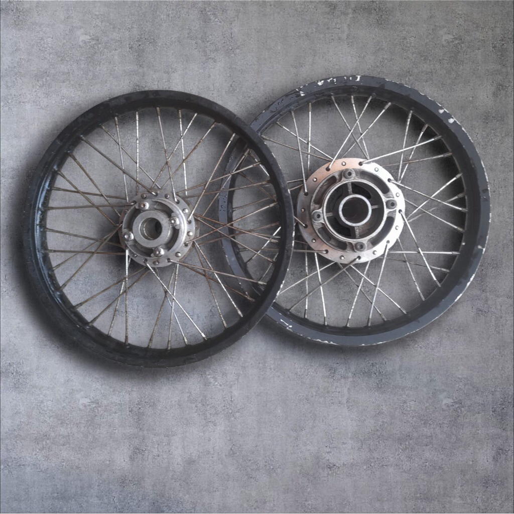 Velg Ruji Jari Jari  Ring 17 Depan 1.40 Belakang 1.60 Merk VRossi Ninja R RR SS