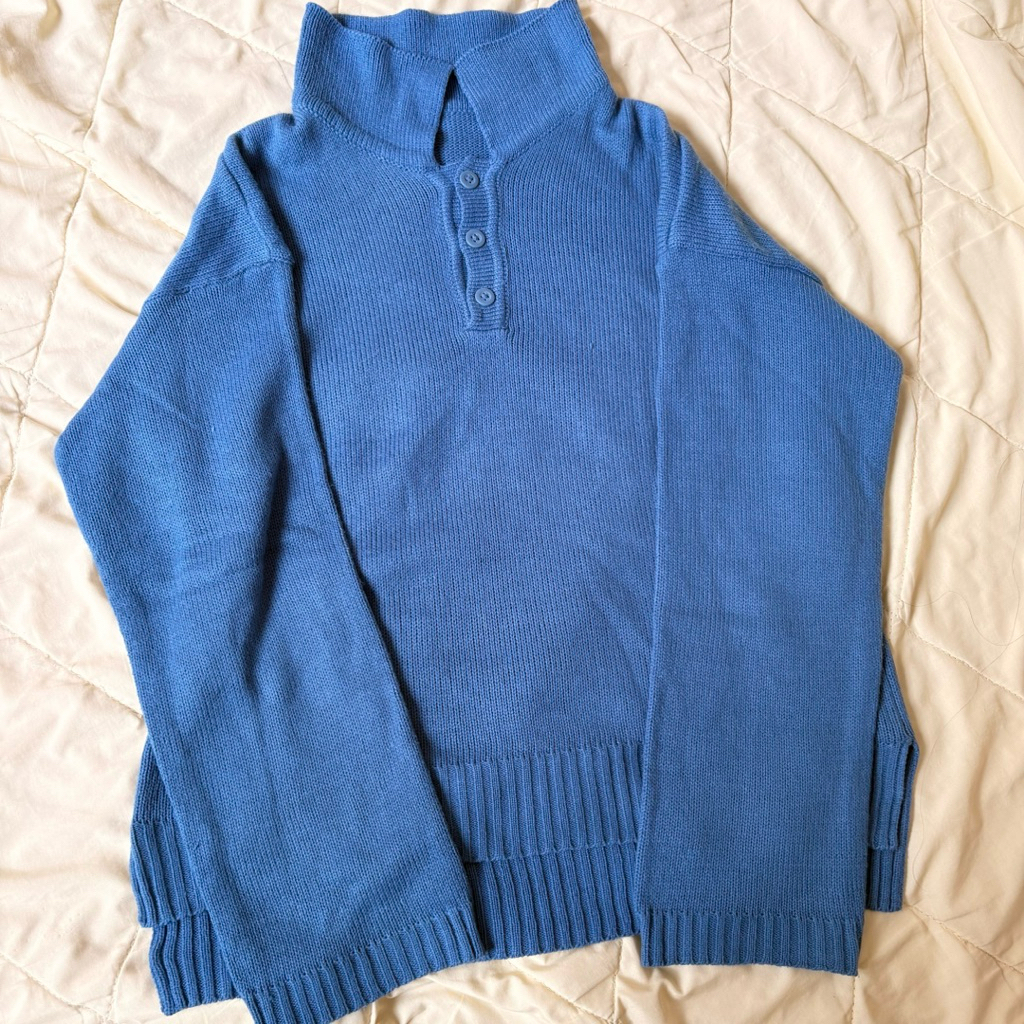 Sweater Rajut Mock Neck Biru