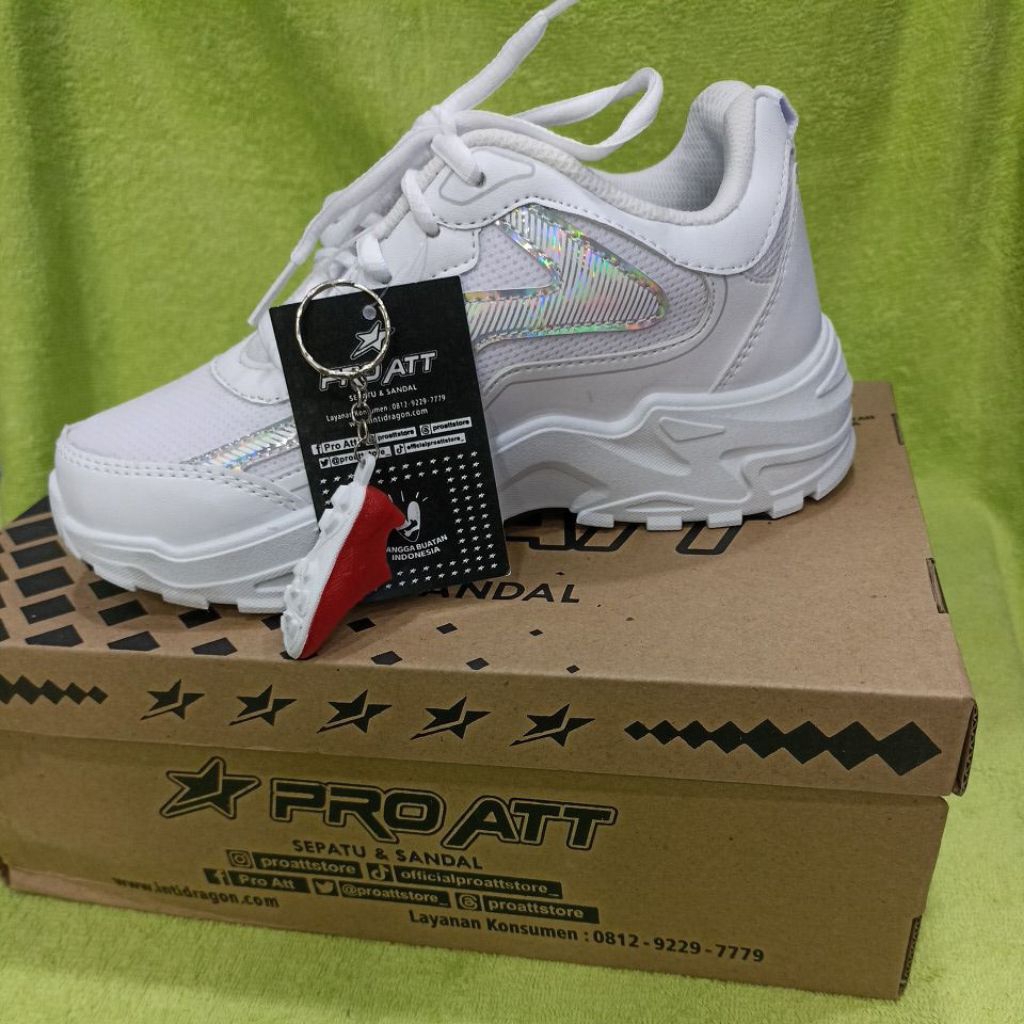 Pro Att sepatu wanita putih