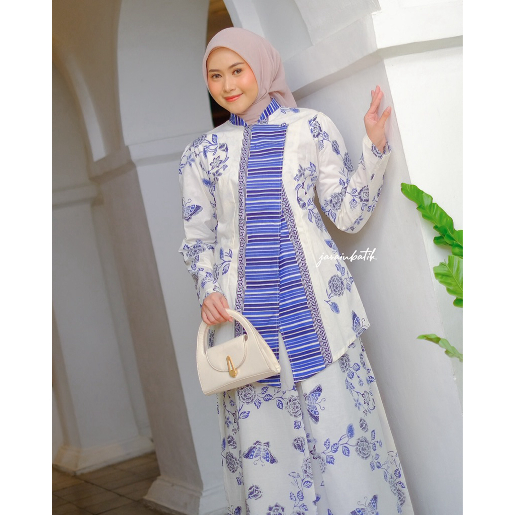 javainbatik - BATIK ATASAN DAN BAWAHAN MOTIF BUNGA PUTIH BIRU - atasan wanita - tunik batik wanita -