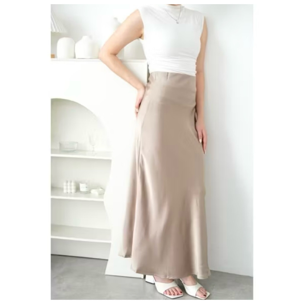 Satin skirt carol jenn rose chanpagne pl size S rok ootd rok satin chanpagne