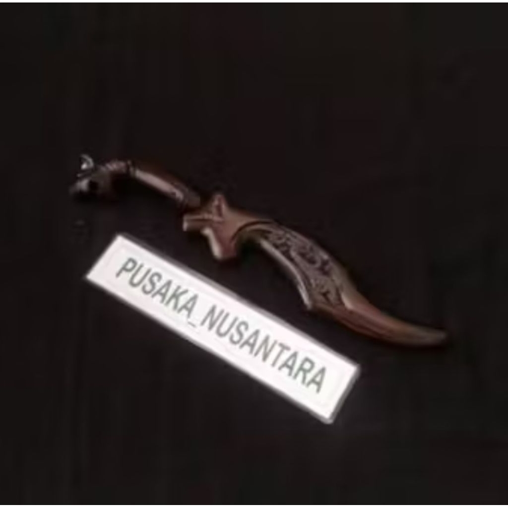 Kujang Kuningan Rengken Motif Ukiran Kayu Mala