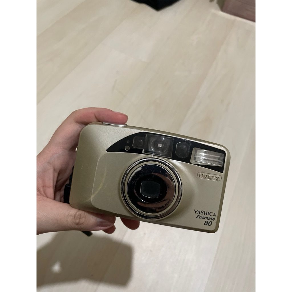 kamera analog yashica zoomate 80