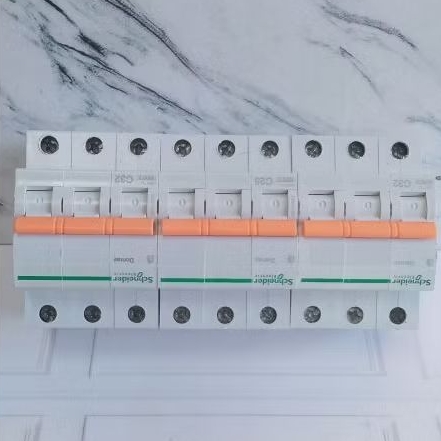 MCB DOMAE SCHNEIDER 3 PHASE SCHNEIDER