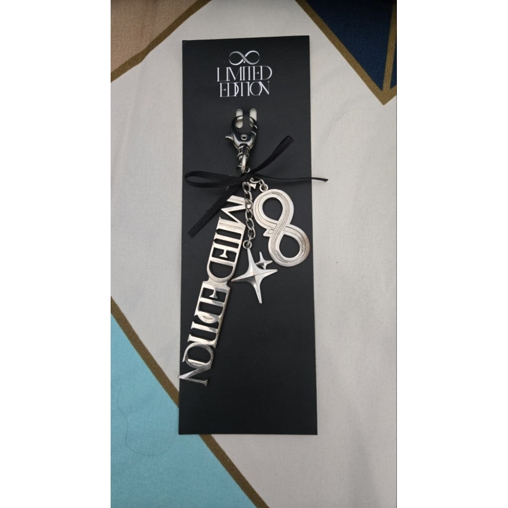 Infinite Merchandise Limited Edition Season Greeting Photocard Polaroid Postcard Hoodie Necklace Lig