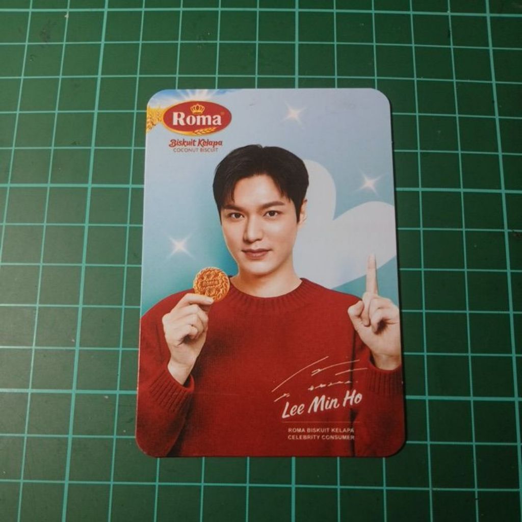 PHOTOCARD LEE MIN HO ROMA KELAPA (baca desk)