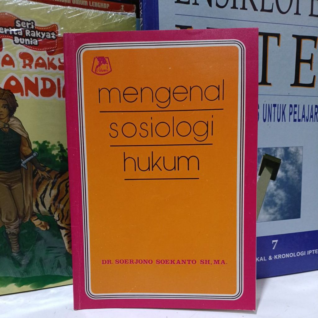 Buku Mengenal Sosiologi Hukum - Soerjono Soekanto