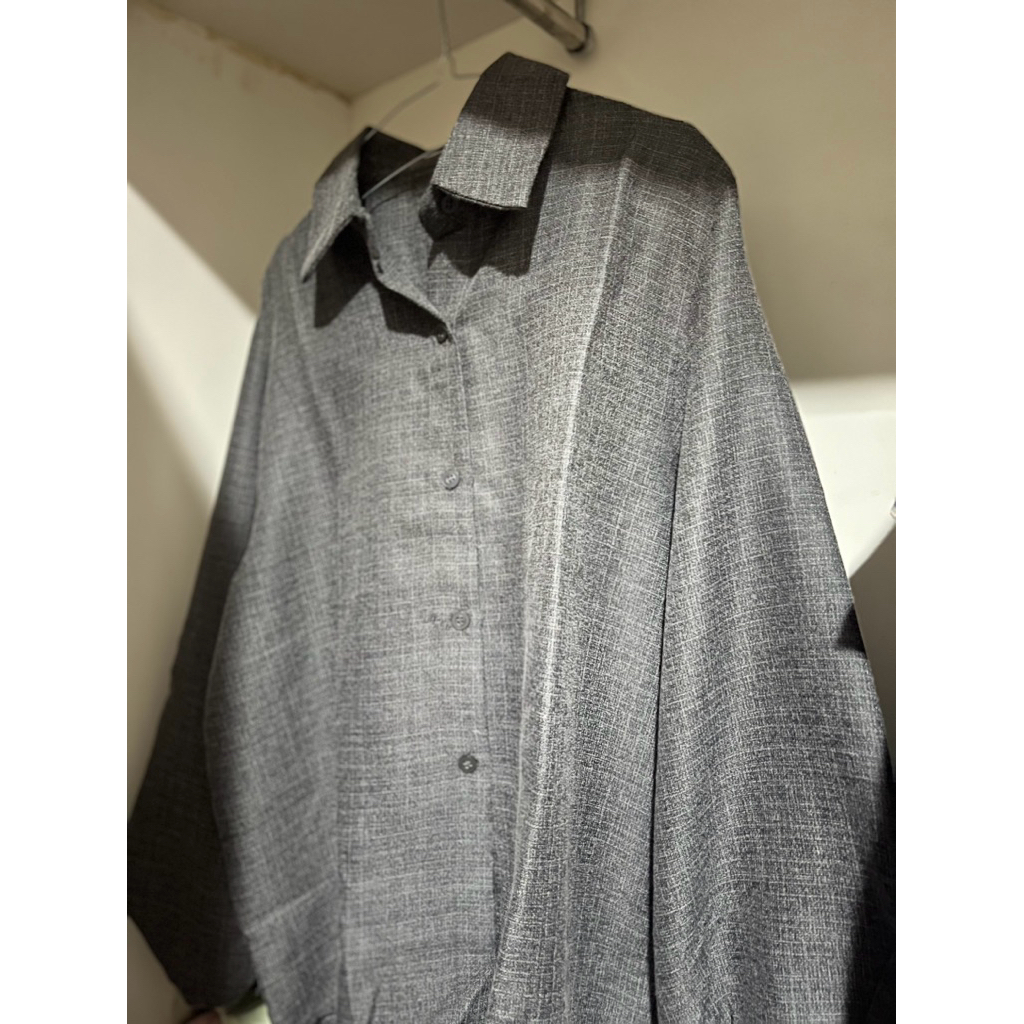 Kemeja lengan balon (puff sleeves)