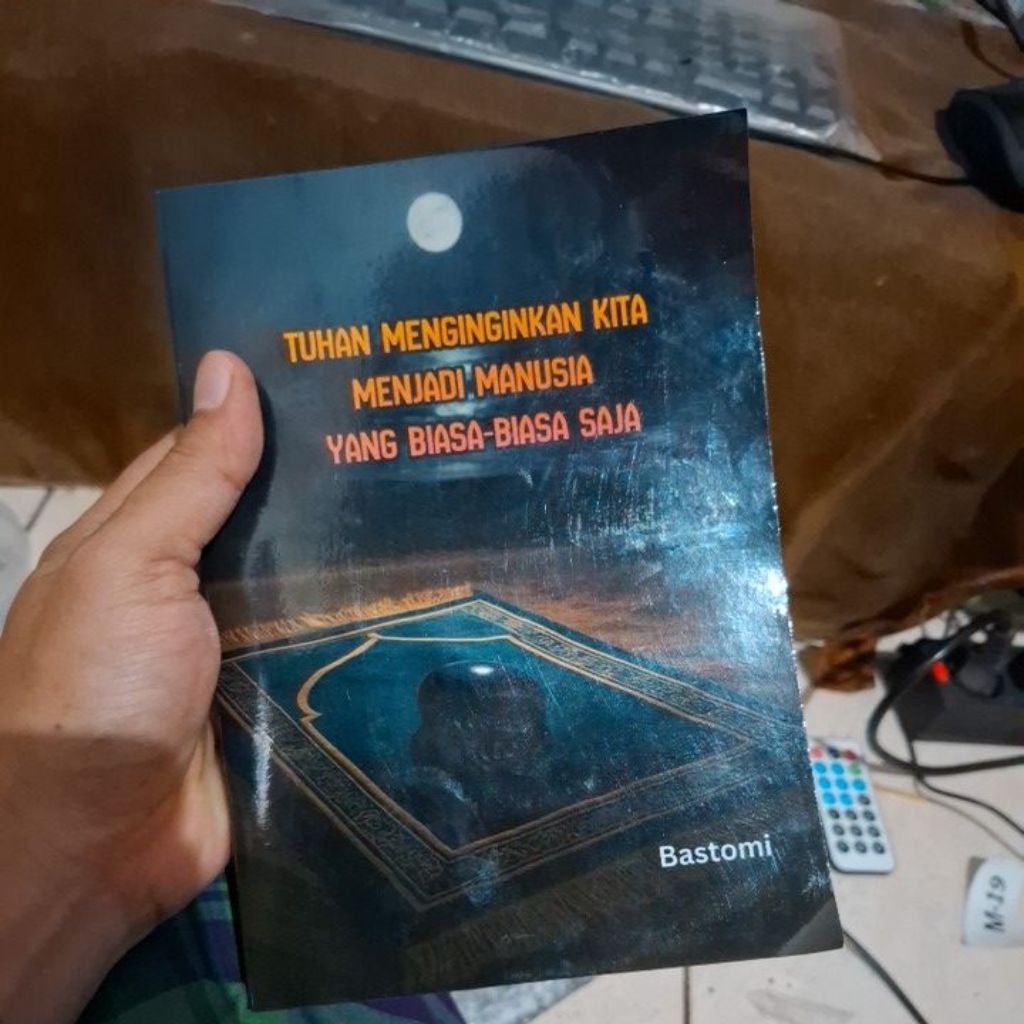 Buku Tuhan Ingin Kita Menjadi Manusia Biasa-Biqsa Saja
