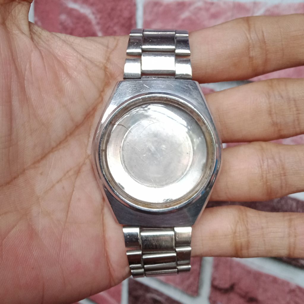 case jam tangan Seiko cal 6119 crown di angka 4