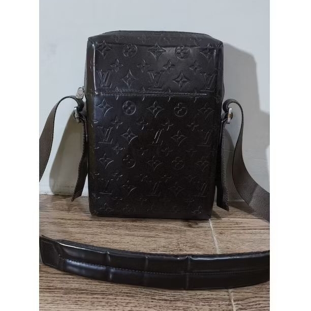 Tas Sling Louis Vuitton (second)