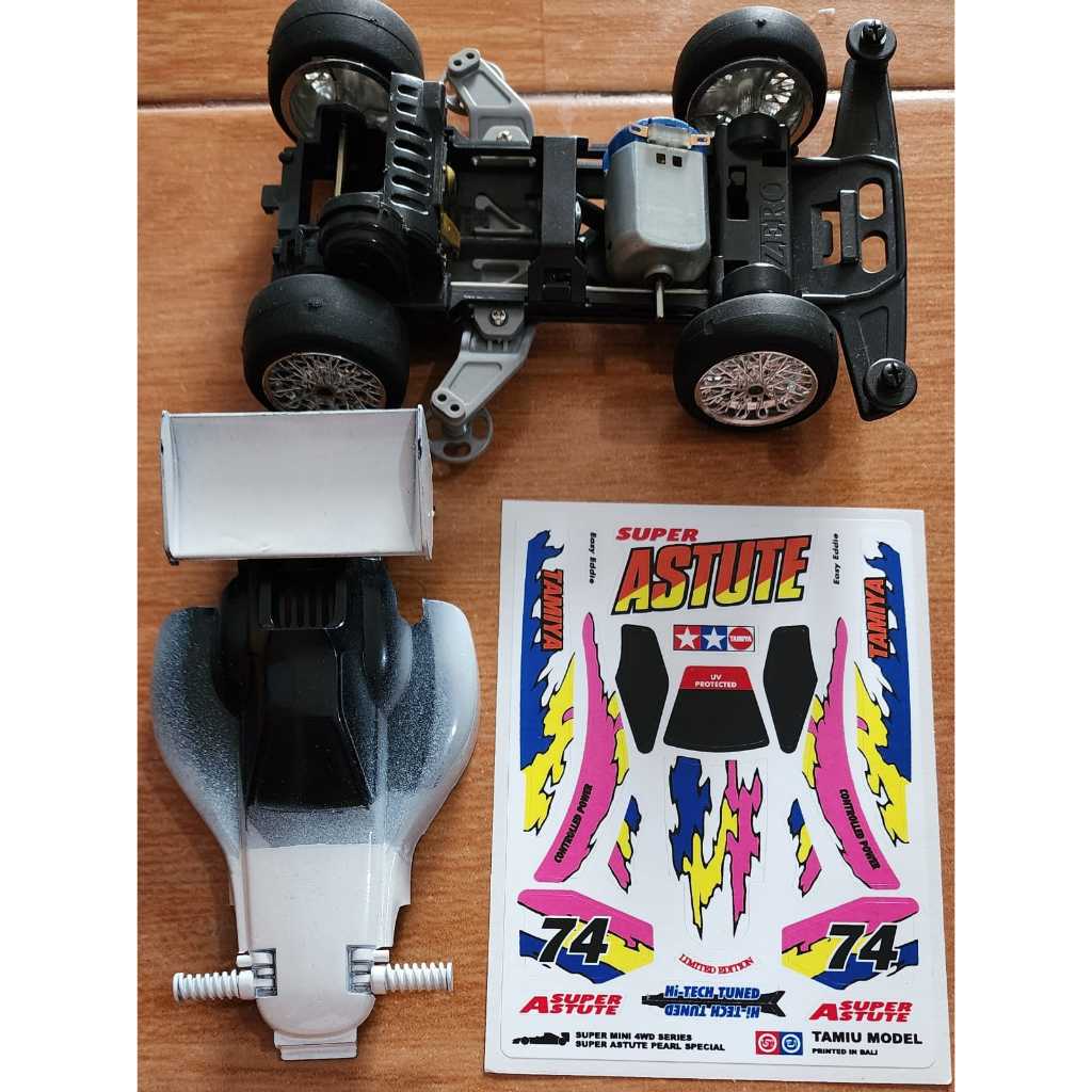 Tamiya Super Astute Jr. Advance SE an Brury