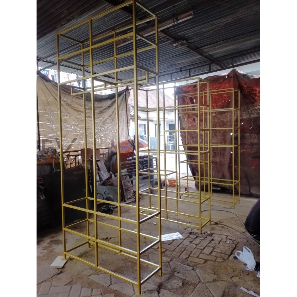 Rak baju minimalis besi