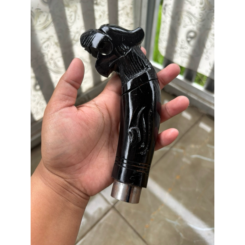 Gagang golok singa ukir hitam