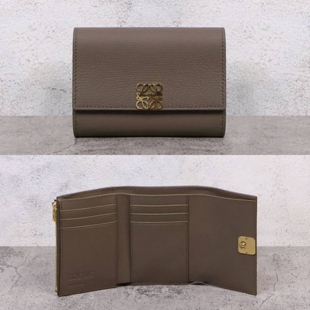 Loewe Anagram Small Vertical Wallet Pebble Grained Calfskin Taupe