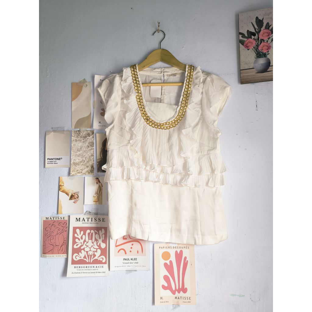 Blouse satin silk ruffle putih kutung