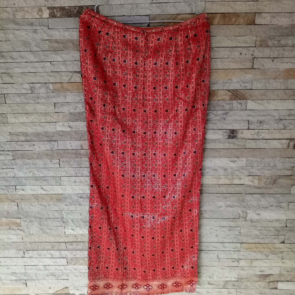 Rok Span Merah Batik Wanita Preloved