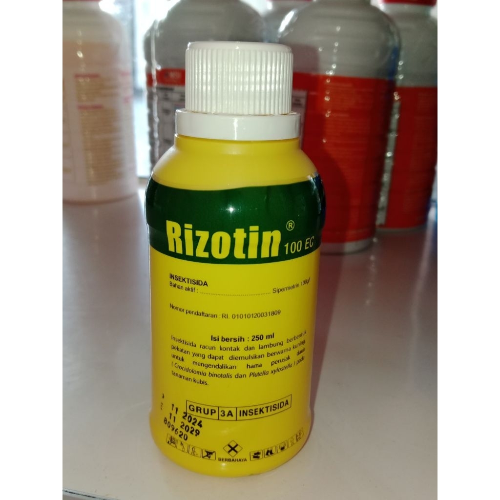 Insektisida Rizotin 100EC