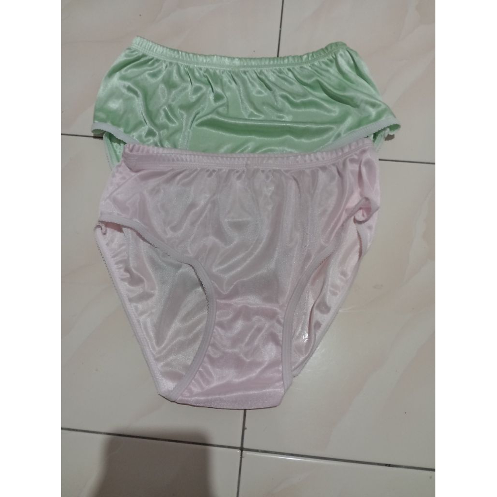 cd wanita satin tanpa pakai L.