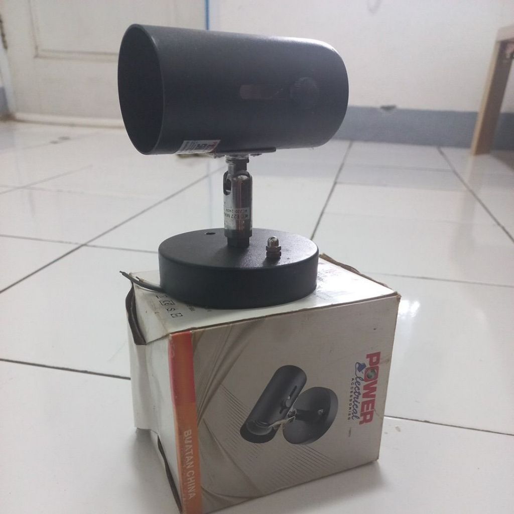 Fitting lampu sorot / kap spot light / dudukan lampu sorot