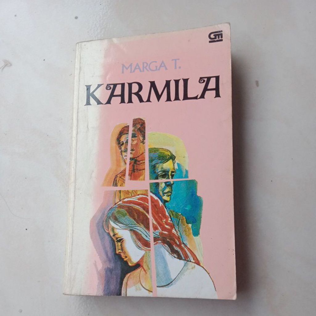 Novel Karmila - Marga T.