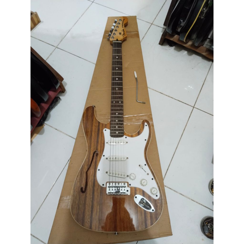 Gitar fender hollow body
