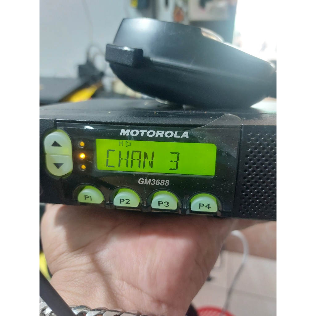 Rig Motorola Gm3688 Uhf Low Band 350mHZ Motorola GM3688 Uhf 350 Mhz Normal Seperti Baru