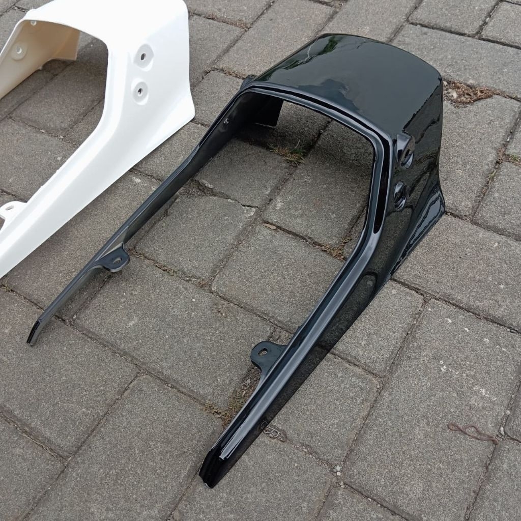 COVER BODY BELAKANG RX SPESIAL/TEPONG BODY BELAKANG YAMAHA RXS RX SPESIAL IMPORT HITAM PUTIH