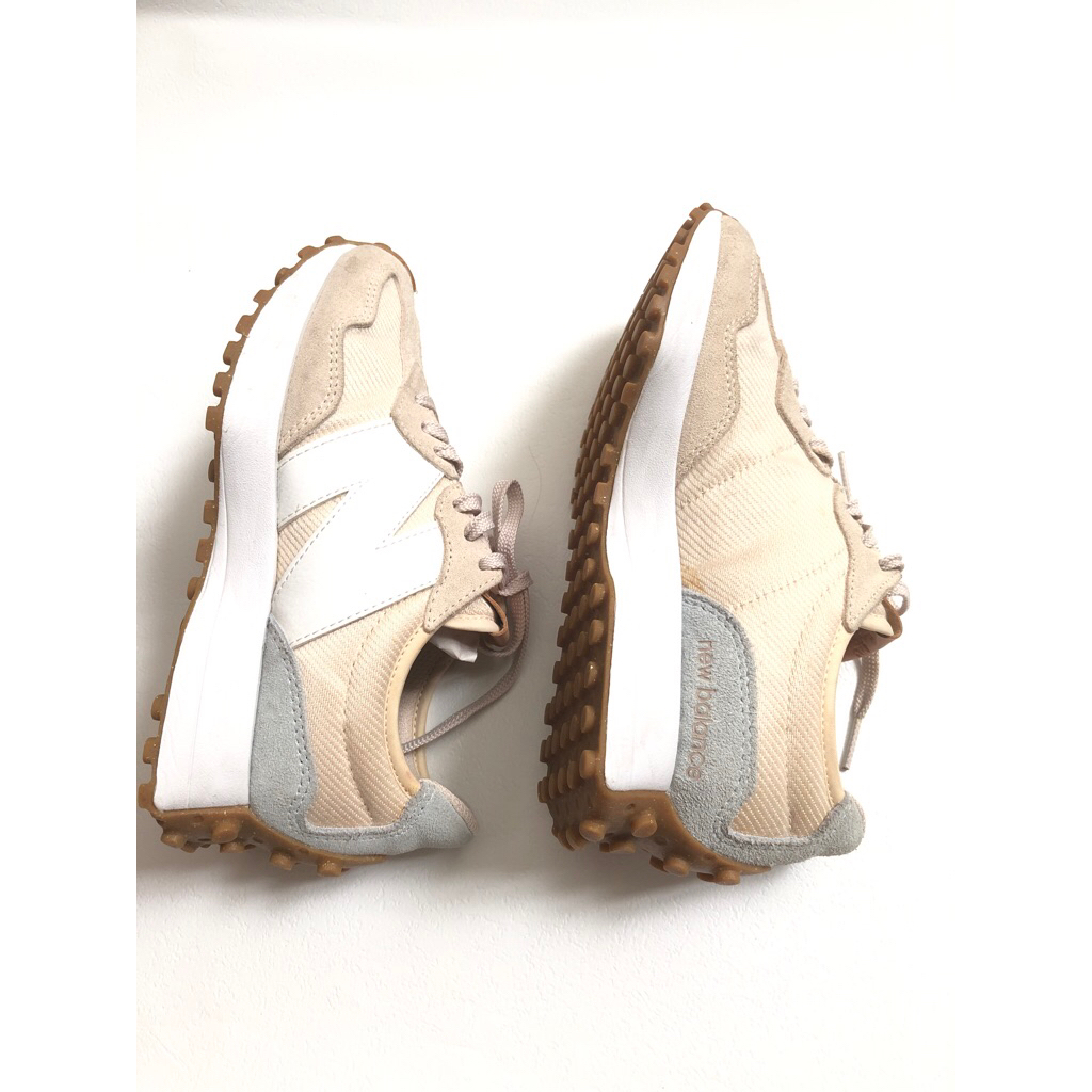 Preloved NewBalance women 327